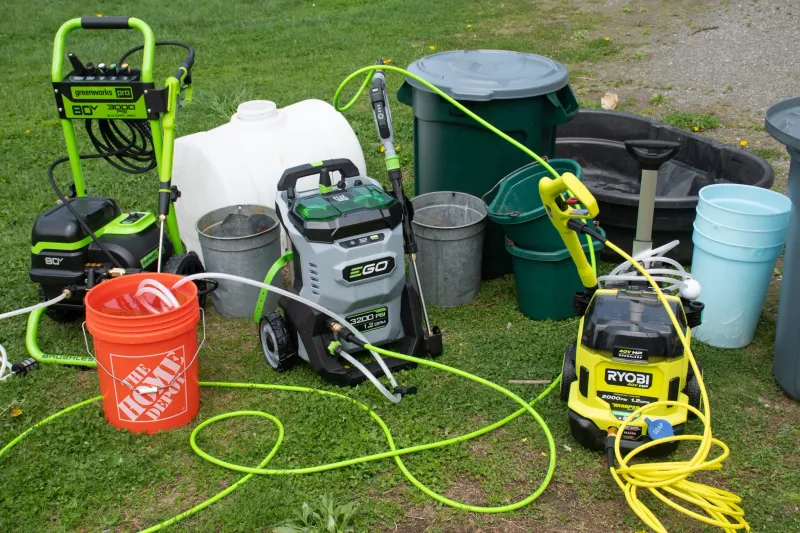 Cordless pressure washer system with hoses, buckets and accessories