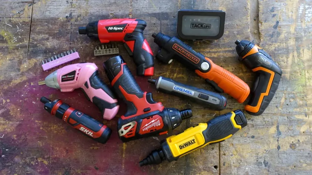 Compact screwdrivers and drill-drivers with different handle shapes